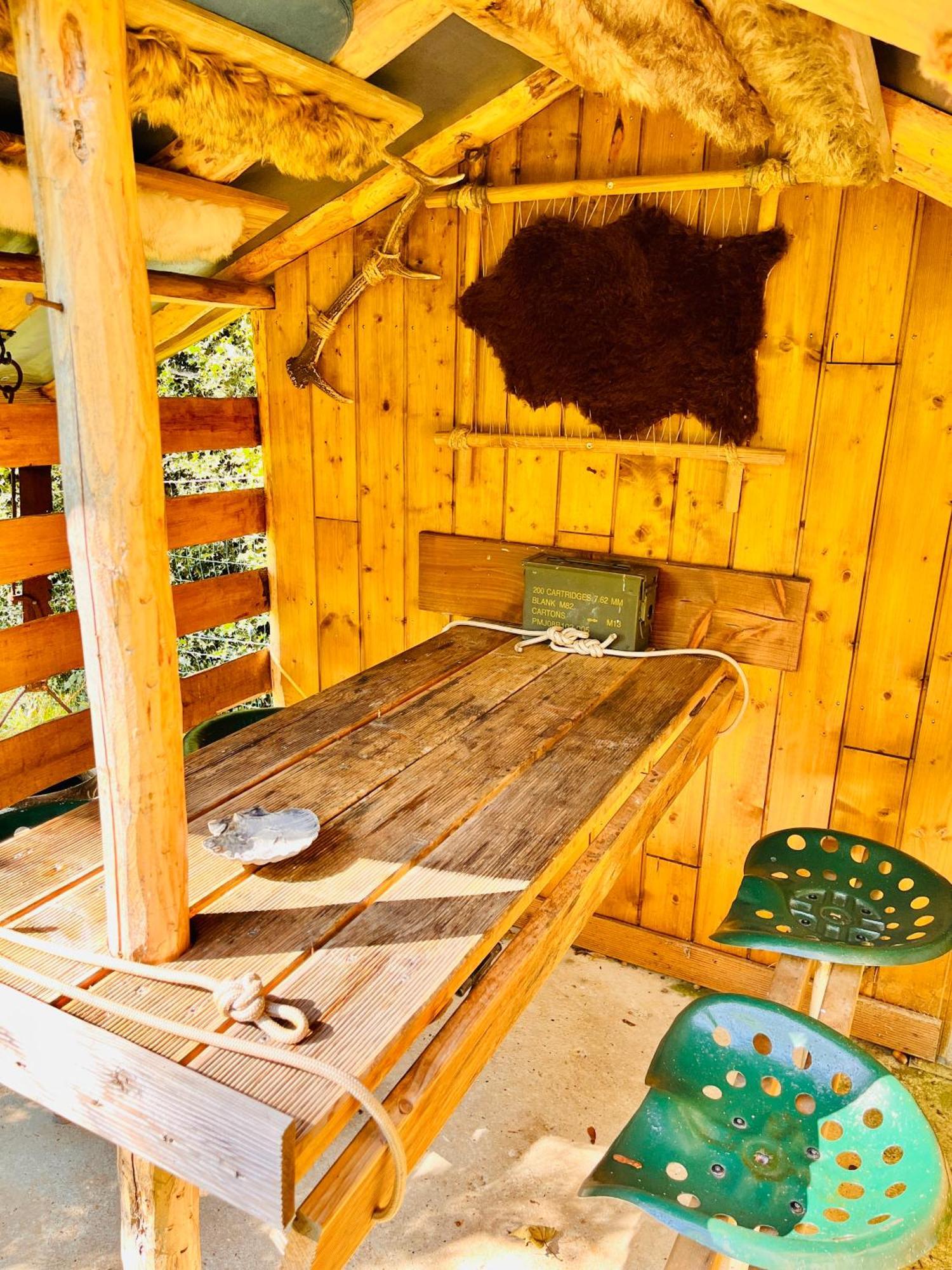 La Cabane Perchee Du Trappeur Écrainville Extérieur photo