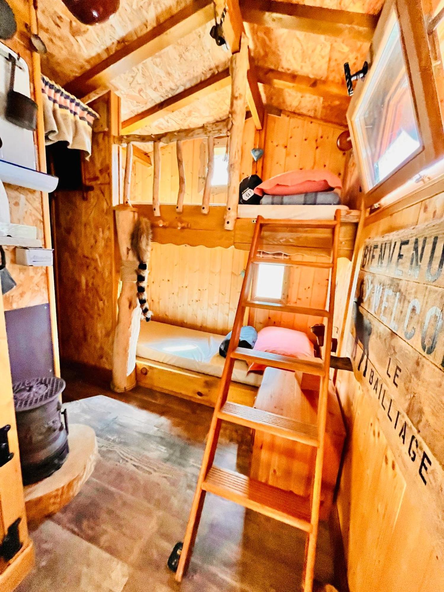 La Cabane Perchee Du Trappeur Écrainville Extérieur photo