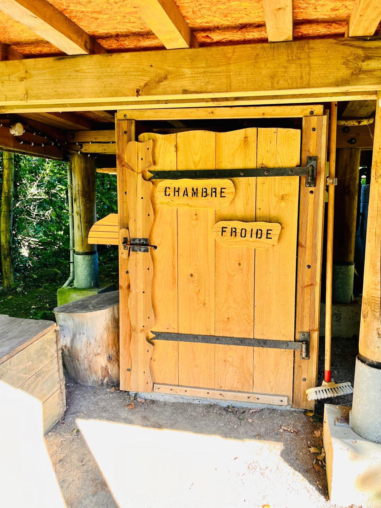 La Cabane Perchee Du Trappeur Écrainville Extérieur photo