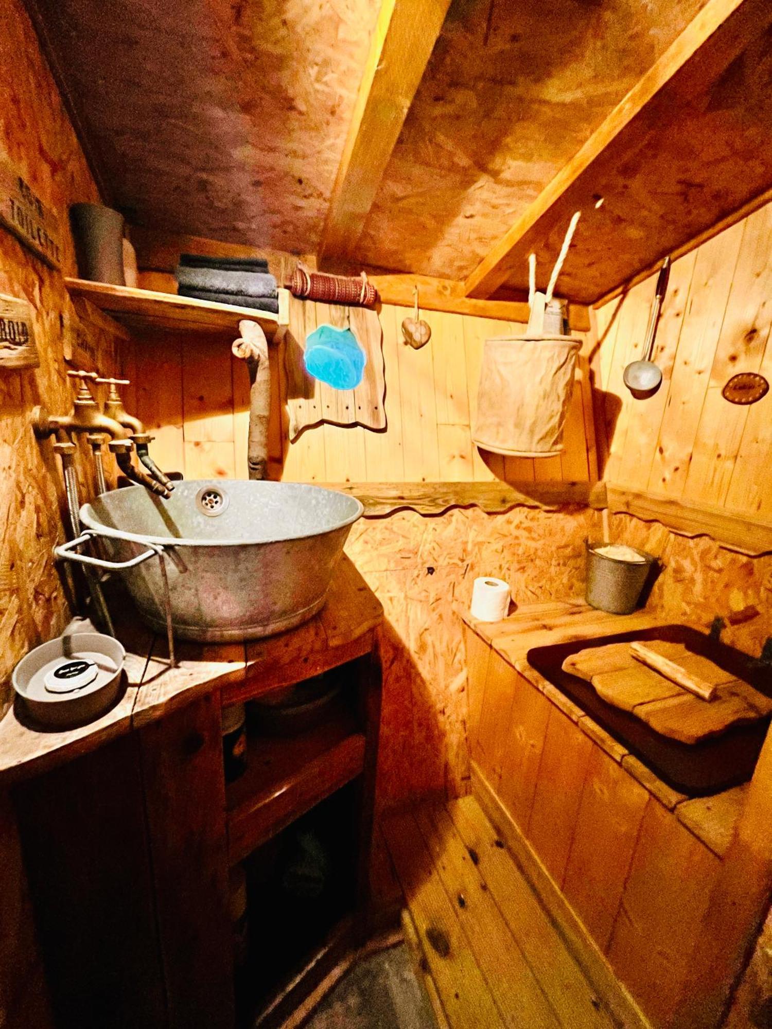 La Cabane Perchee Du Trappeur Écrainville Extérieur photo